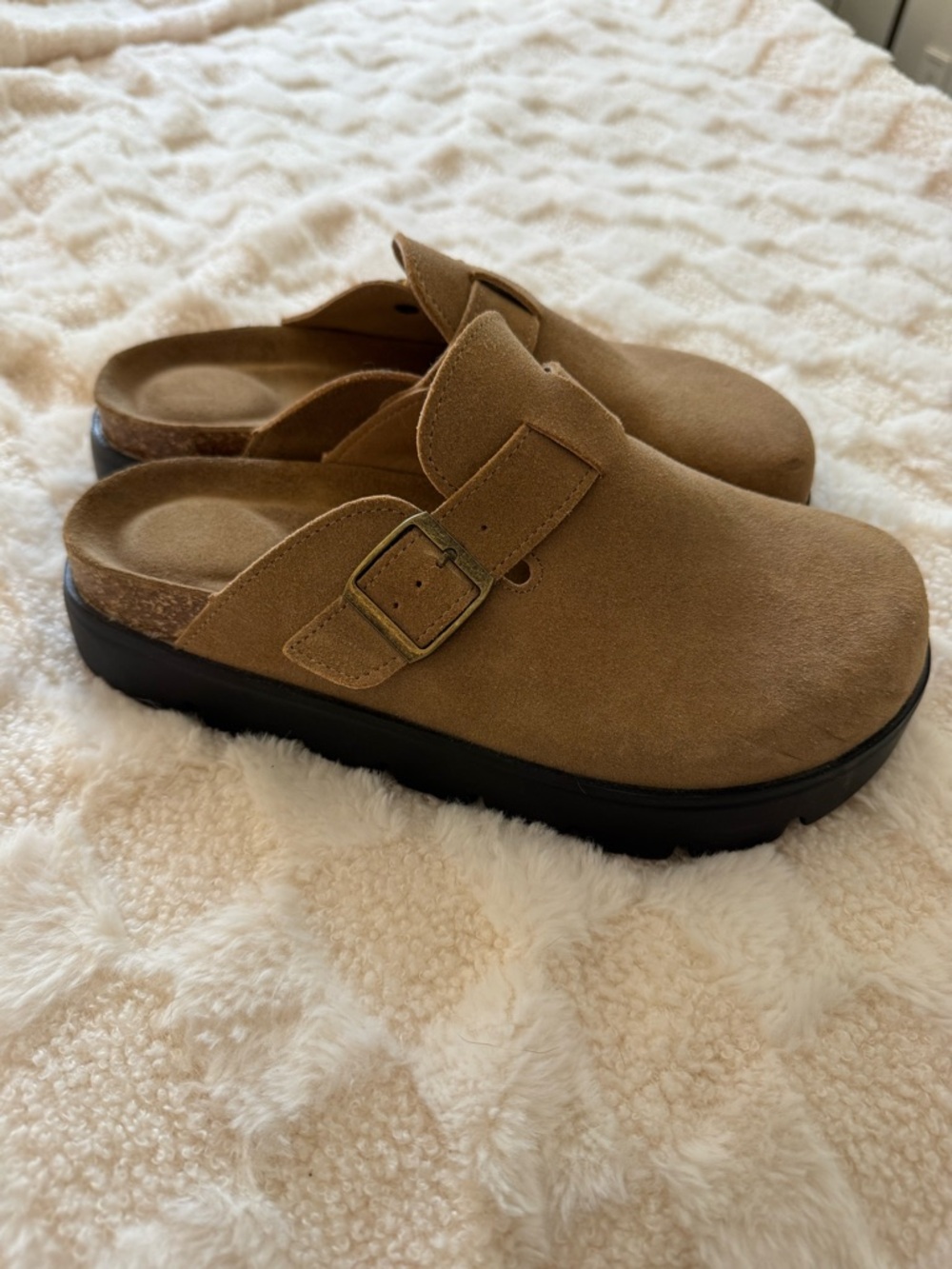 Project Cloud Platform clogs in size 8. Likes new condition. - Picture 2 of 7